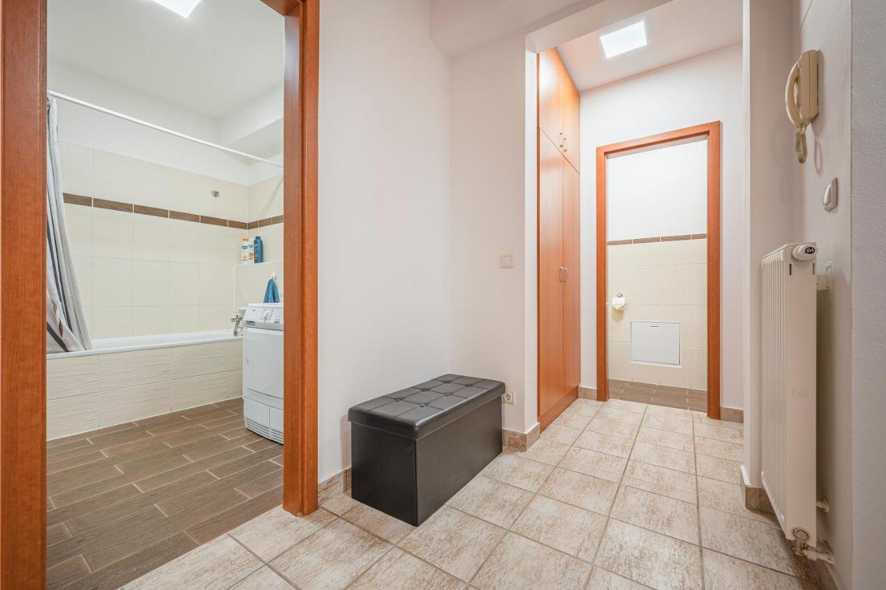 Modern Apartment With Garage Budapešť Exteriér fotografie